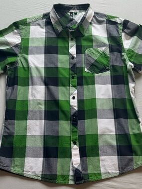 Current Men's Green Plaid Short-Sleeve Button-Up 100% Cotton Shirt Pocket Detail